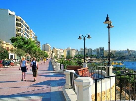 Stunning 2Br Holiday Penthouse In Central سليمة المظهر الخارجي الصورة