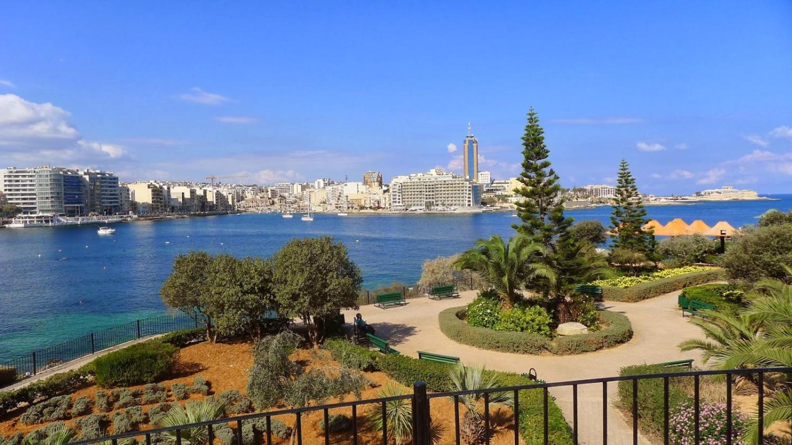 Stunning 2Br Holiday Penthouse In Central سليمة المظهر الخارجي الصورة